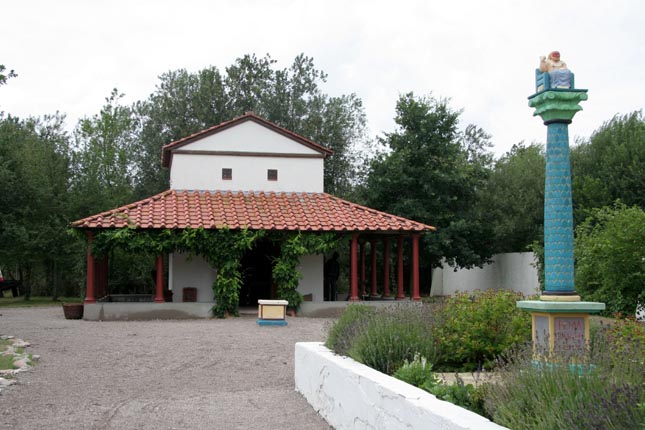 tempel-05-van Nehalennia-met-zuil